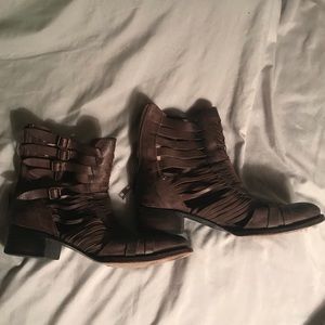 Women’s 9 Free bird booties